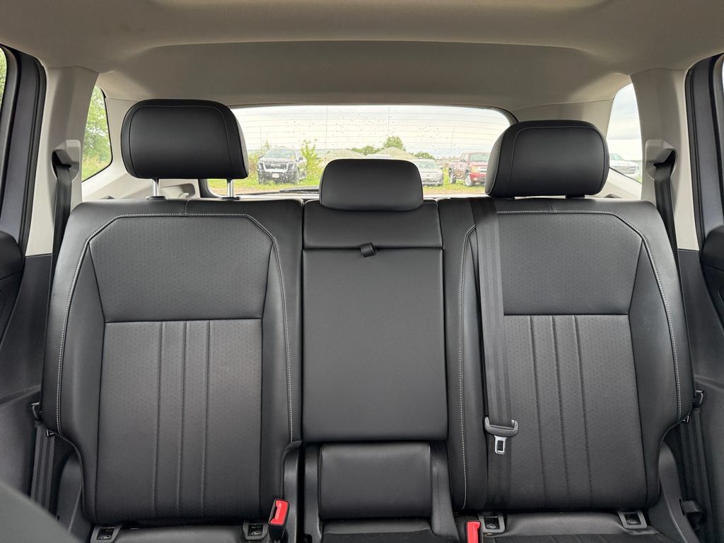 Used 2023 Volkswagen Tiguan SE AWD/4WD image 39