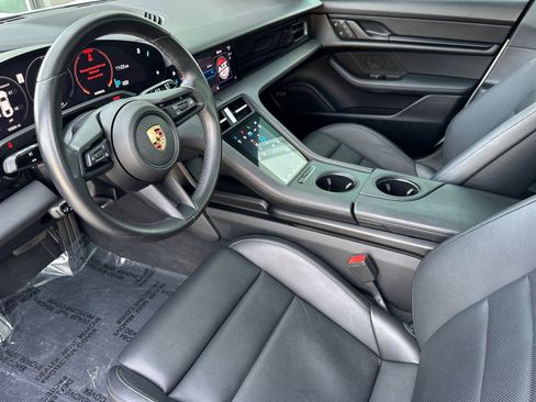 Used 2024 Porsche Taycan image 4