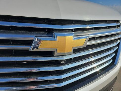 Used 2023 Chevrolet Traverse Premier image 32