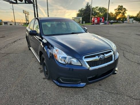 Used 2013 Subaru Legacy 2.5i Premium AWD/4WD image 2
