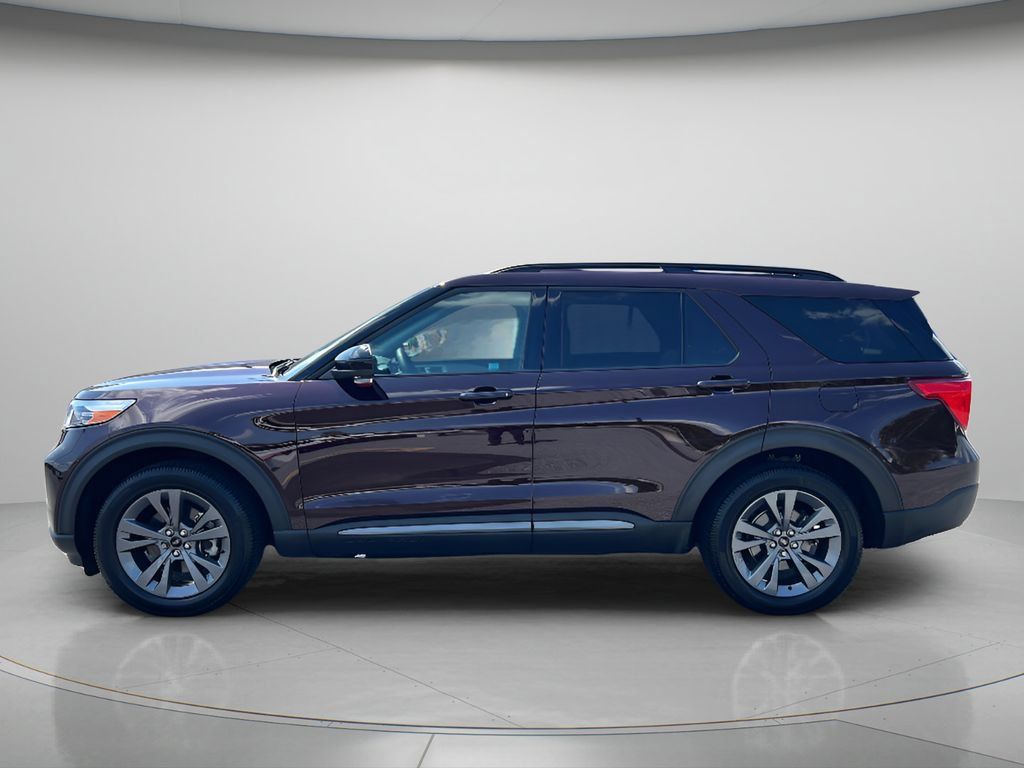 Used 2023 Ford Explorer XLT w/ Equipment Group 202A AWD/4WD image 4