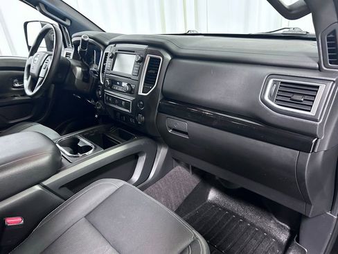 Used 2019 Nissan Titan SL image 22
