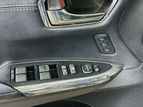 Used 2013 Toyota Avalon Limited image 19