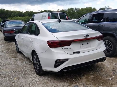 Used 2019 Kia Forte LXS FWD image 2