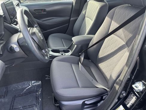 Used 2025 Toyota Corolla LE image 32