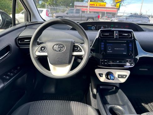 Used 2018 Toyota Prius Two image 11