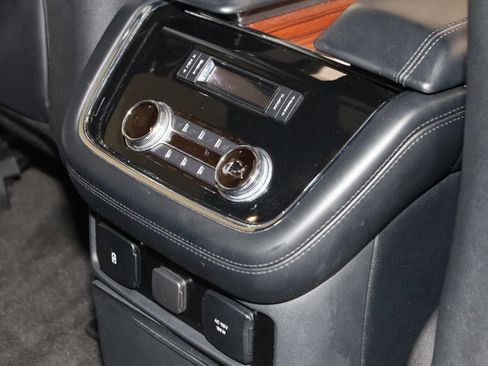 Used 2019 Lincoln Navigator Reserve image 17