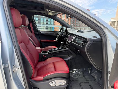 Certified 2022 Porsche Macan GTS w/ Premium Package Plus AWD/4WD image 23