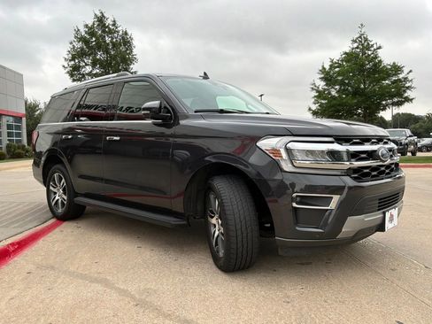 Used 2024 Ford Expedition Limited AWD/4WD image 4