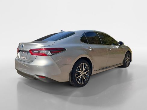 Used 2022 Toyota Camry XLE image 6