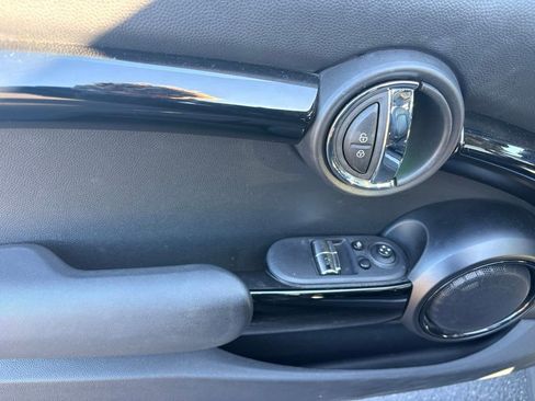 Used 2019 MINI Cooper 2-Door Hardtop w/ Premium Package image 16