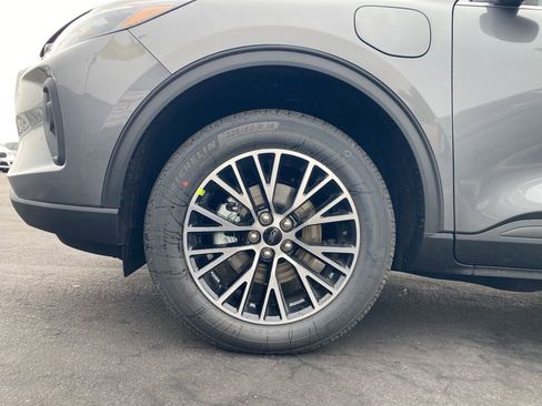 New 2026 Ford Escape SE w/ Class II Trailer Tow Package FWD image 16
