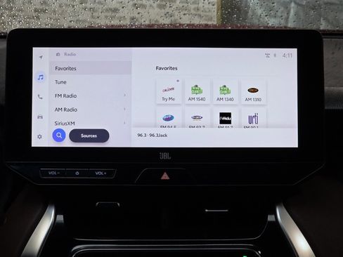 Used 2023 Toyota Venza Limited image 22