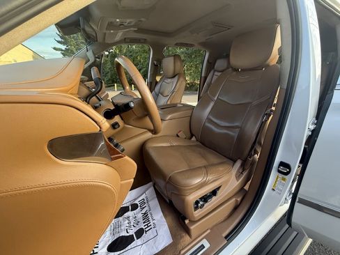 Used 2016 Cadillac Escalade ESV Platinum image 14