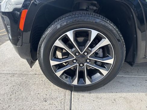 Used 2023 Jeep Grand Cherokee L Overland w/ Luxury Tech Group IV image 4