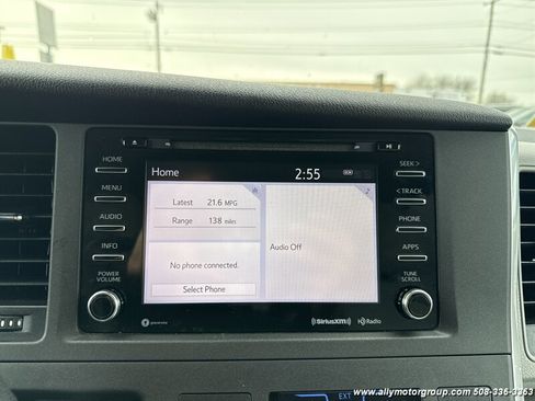 Used 2018 Toyota Sienna LE image 16