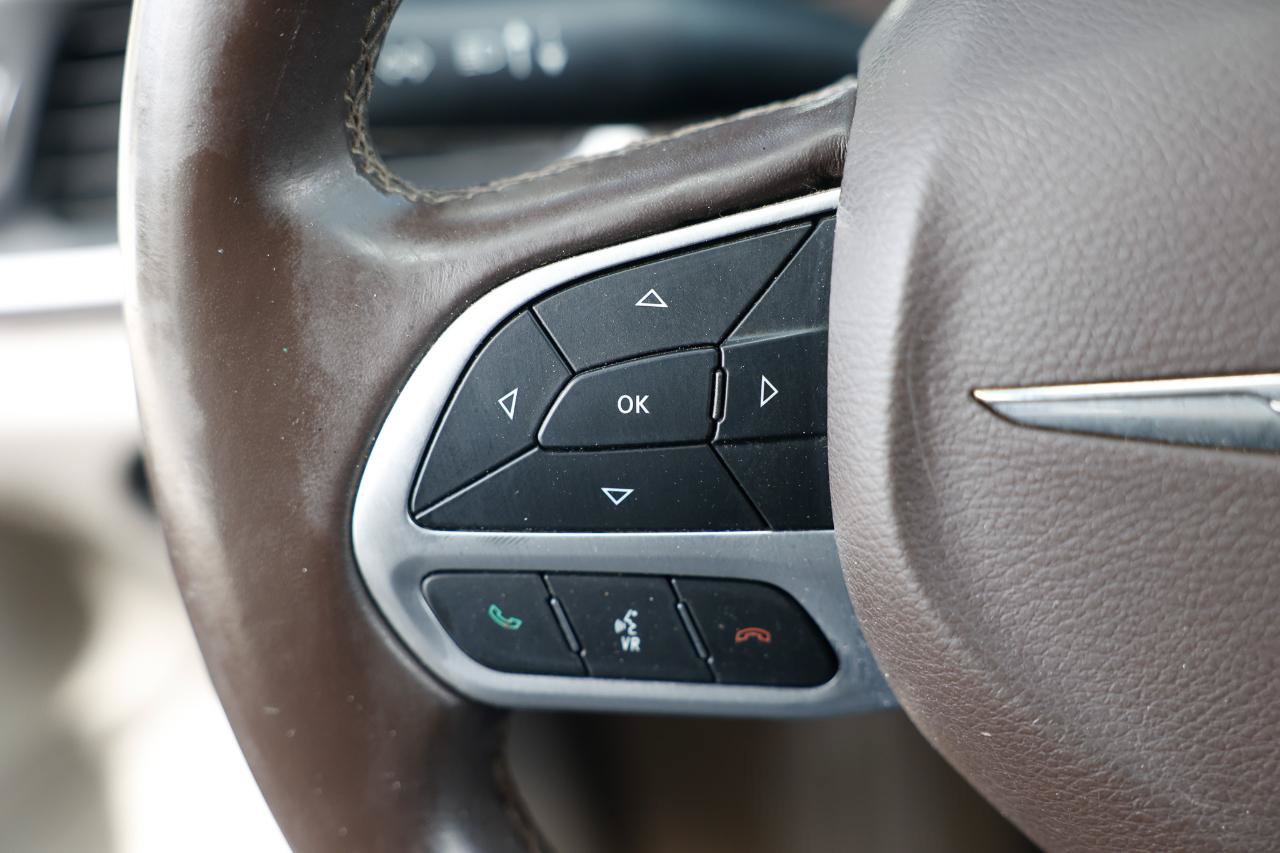 Used 2018 Chrysler Pacifica Touring-L FWD image 25