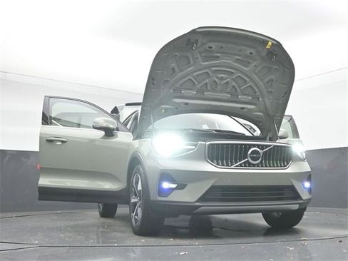 Used 2023 Volvo XC40 B5 Plus w/ Protection Package Premier image 52