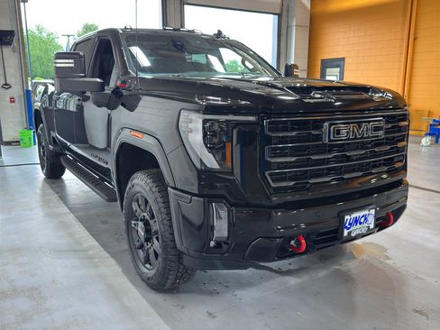 Used 2024 GMC Sierra 2500 AT4 w/ AT4 Premium Plus Package AWD/4WD image 7