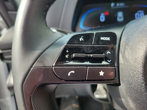 Certified 2025 Hyundai Elantra Sport image 7