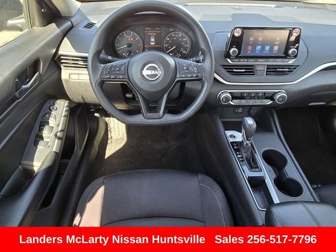 Used 2024 Nissan Altima 2.5 S FWD image 15