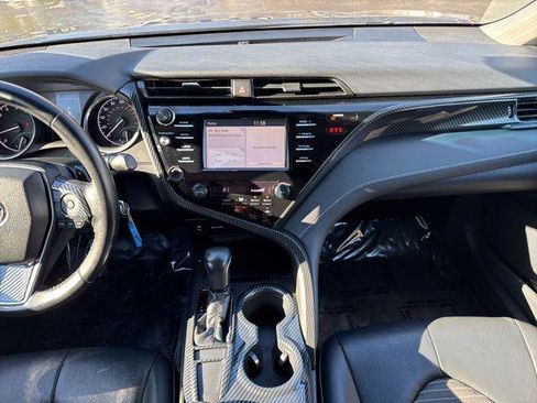 Certified 2018 Toyota Camry SE image 16