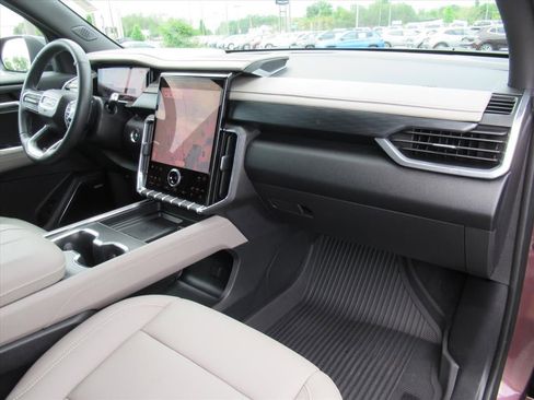 Used 2024 GMC Acadia Elevation w/ Luxury Package FWD image 11