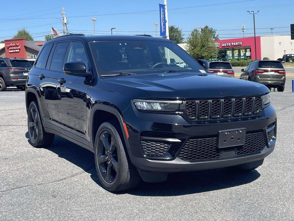 Used 2023 Jeep Grand Cherokee Altitude AWD/4WD image 41