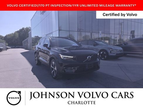 Used 2025 Volvo XC40 B5 Plus AWD/4WD image 1