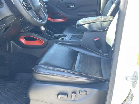 Used 2025 Nissan Frontier PRO-4X w/ Pro Premium Package image 18