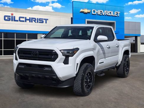 Used 2025 Toyota Tacoma SR5 AWD/4WD image 3