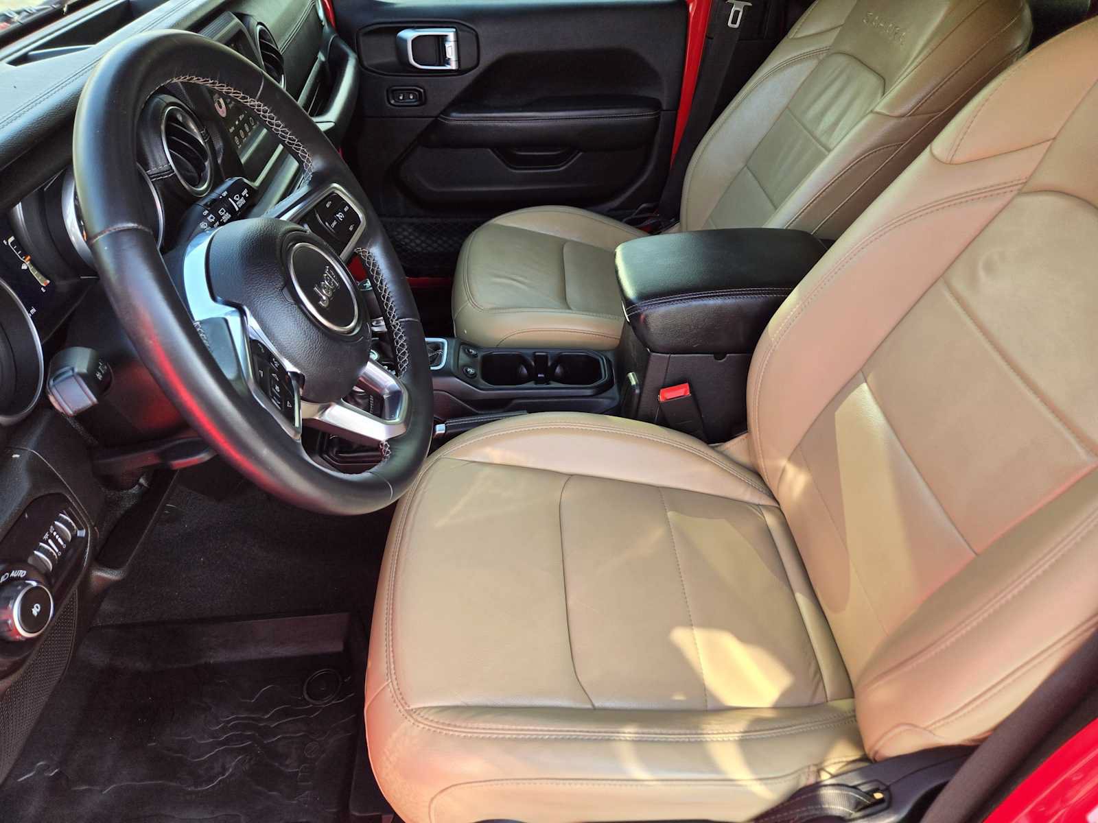 Used 2018 Jeep Wrangler Unlimited Sahara AWD/4WD image 14