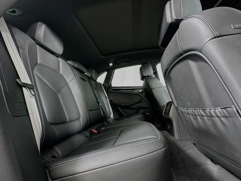 Certified 2026 Porsche Macan AWD/4WD image 28