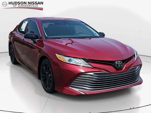 Used 2020 Toyota Camry XLE w/ Navigation Package FWD image 1