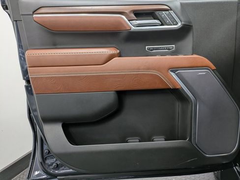 Used 2023 GMC Sierra 1500 Denali Ultimate image 8