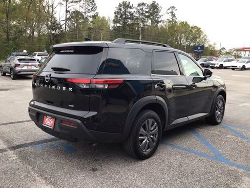 Used 2025 Nissan Pathfinder SV image 25