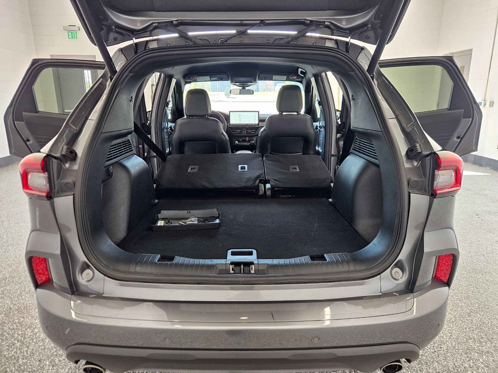 Used 2024 Ford Escape ST-Line w/ Tech Pack #1 FWD image 45