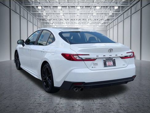Used 2025 Toyota Camry SE FWD image 10