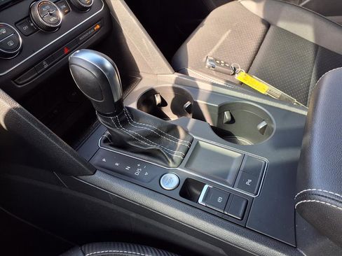 Used 2021 Volkswagen Atlas Cross Sport SE image 11