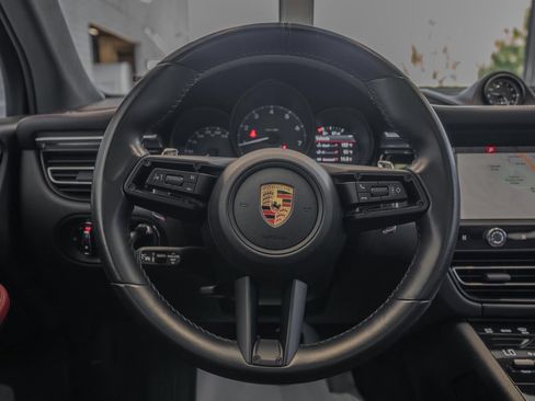 Used 2023 Porsche Macan AWD/4WD image 9