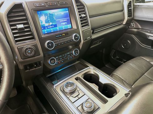 Used 2020 Ford Expedition XLT w/ Equipment Group 202A AWD/4WD image 26