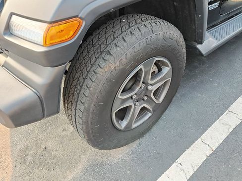Used 2018 Jeep Wrangler Unlimited Sport S AWD/4WD image 2