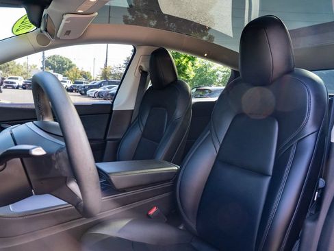 Used 2022 Tesla Model Y Long Range AWD/4WD image 16