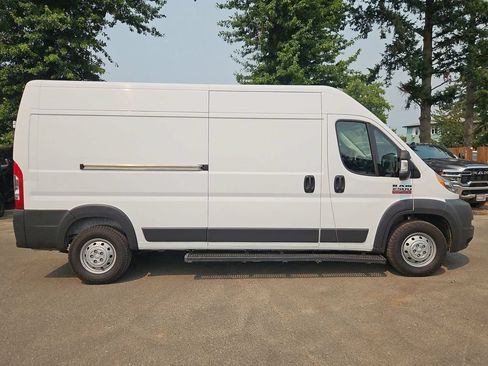 Used 2018 RAM ProMaster 2500 w/ Premium Appearance Group FWD image 8
