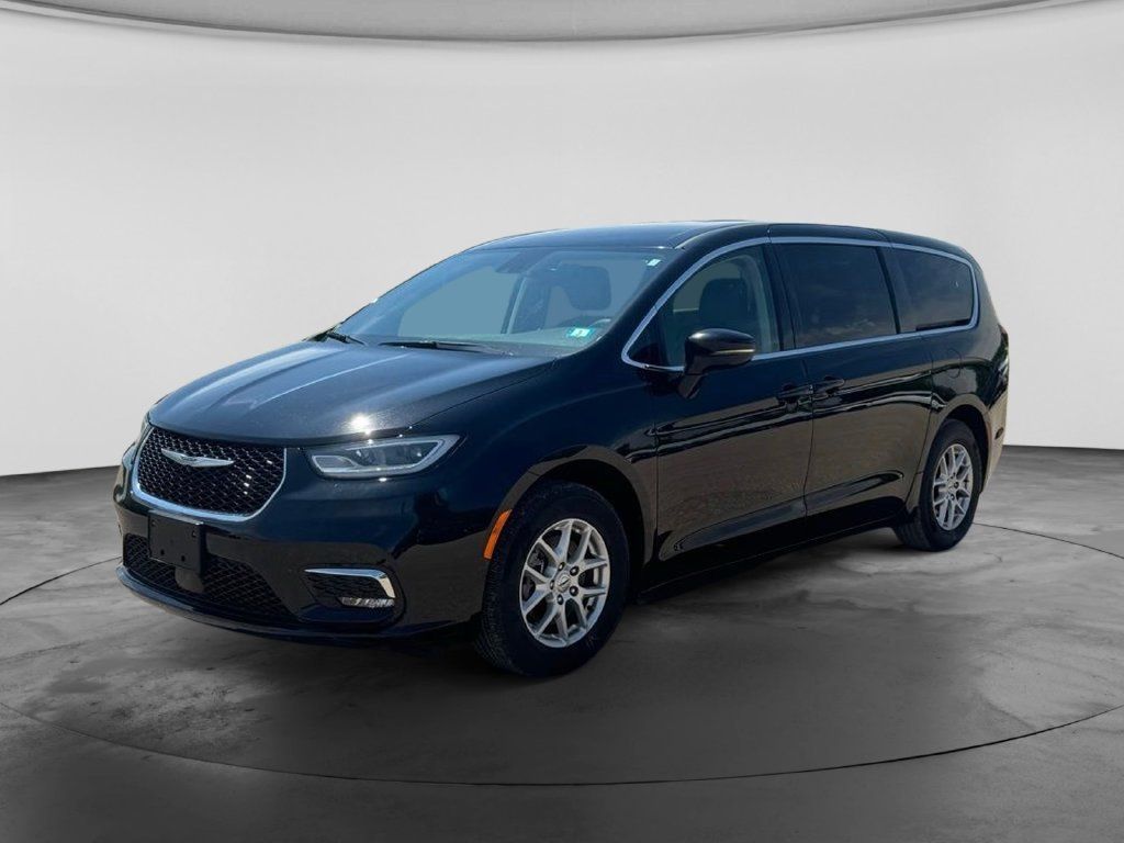 Used 2024 Chrysler Pacifica Touring-L FWD image 11