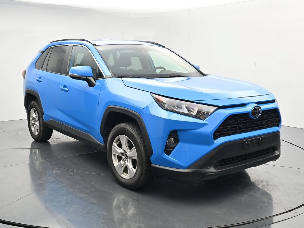 Used 2021 Toyota RAV4 XLE AWD/4WD image 2