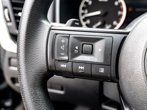 Used 2022 Nissan Rogue S image 18