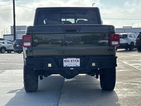 Used 2021 Jeep Gladiator Sport image 10