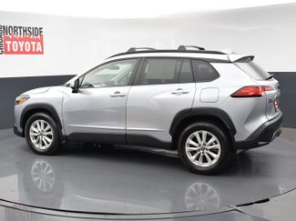 Used 2023 Toyota Corolla Cross LE w/ Black Badges Package (TMS) video 2