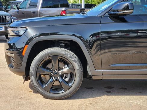 Used 2023 Jeep Grand Cherokee L Limited w/ Luxury Tech Group II AWD/4WD image 9